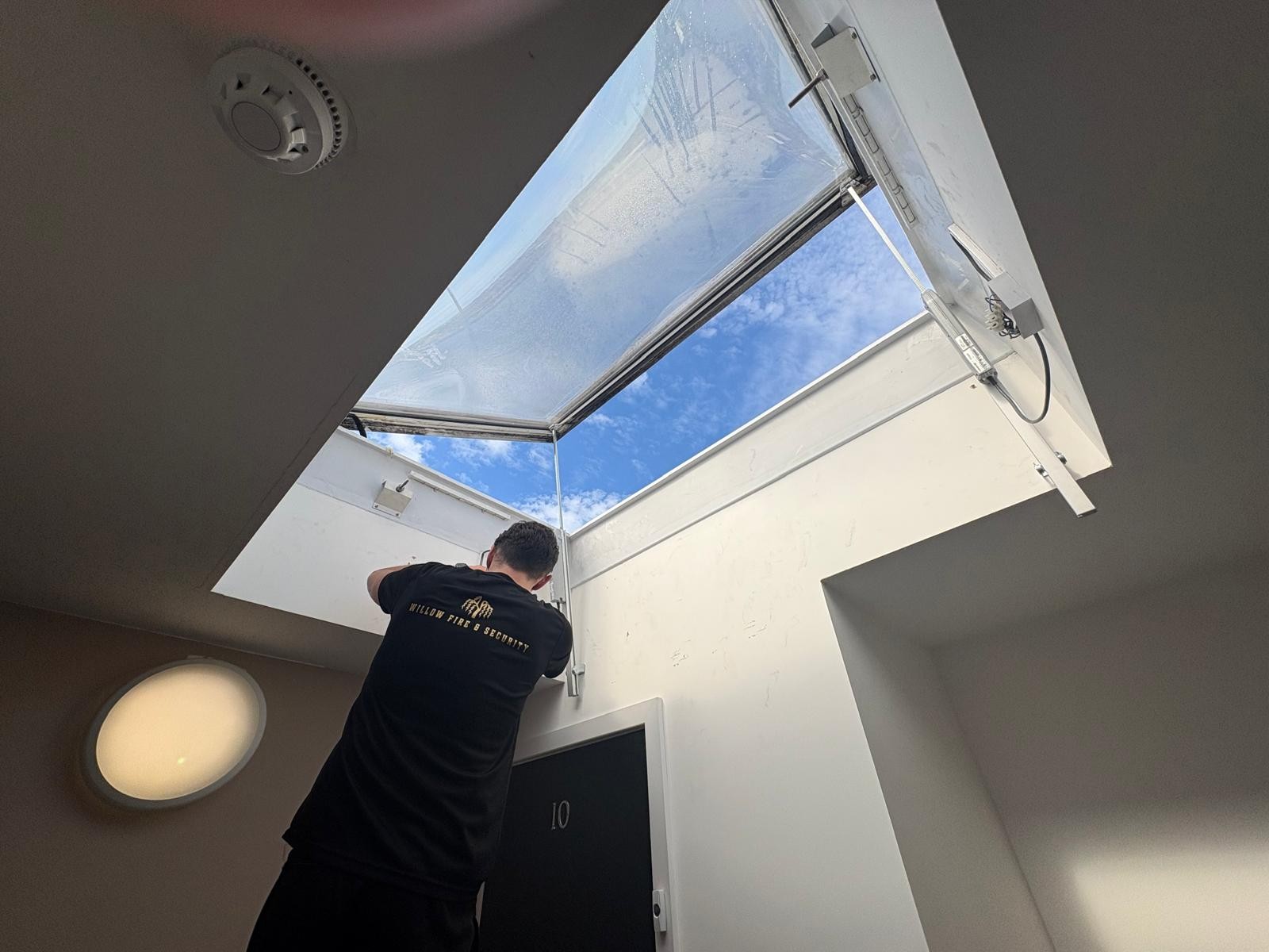 AOV Actuator Replacement & Repair Rotherhithe | Smoke Vent Repairs